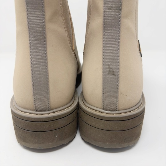 Teva Midform Chelsea Boots - Picture 6 of 9